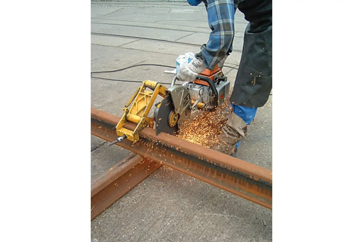 100 T 300-3,8 Q SG RAIL STEEL/22,23 3