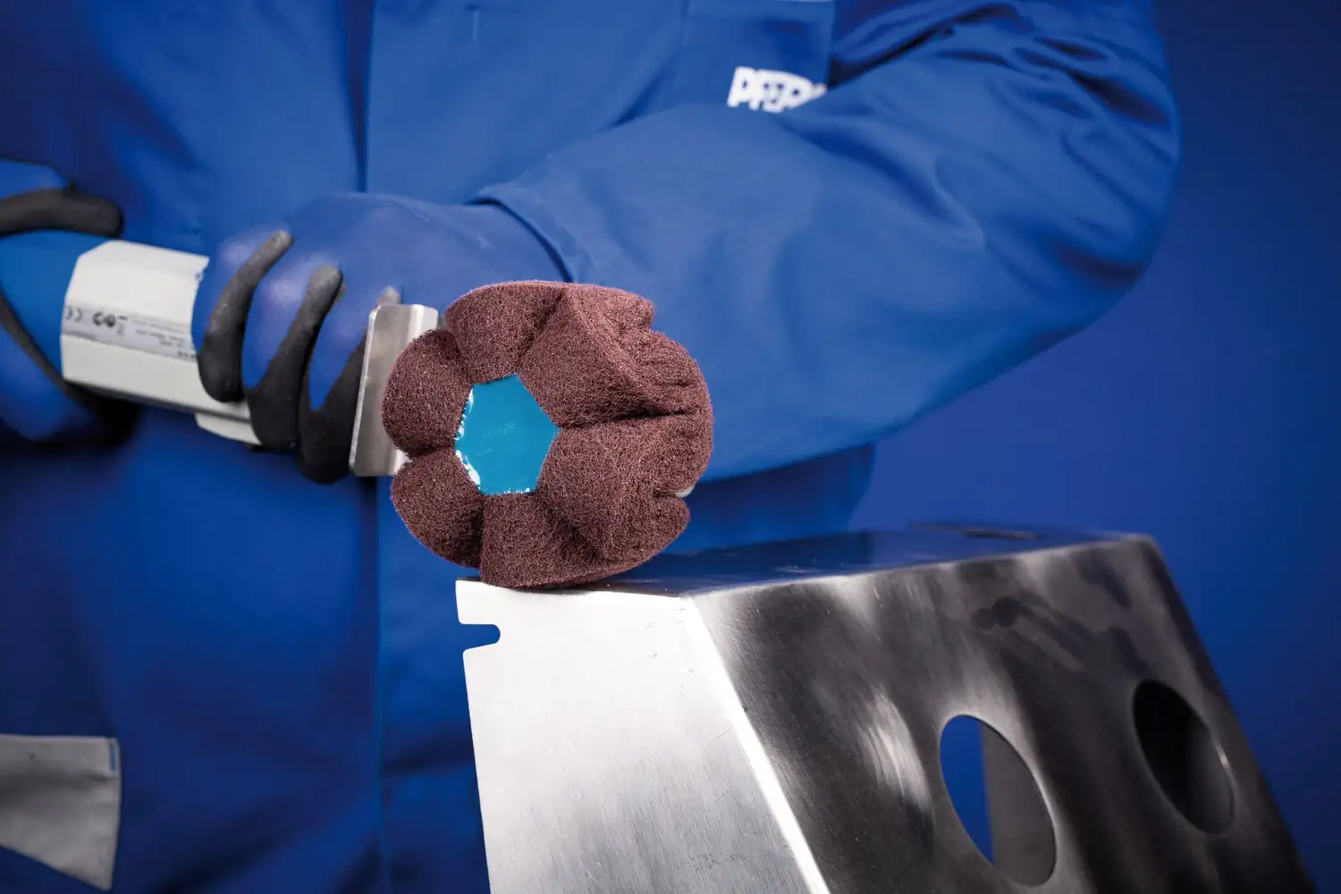 Corp abraziv nețesut cu tijă (POLINOX) PNG 10050 5/8-11 A 100