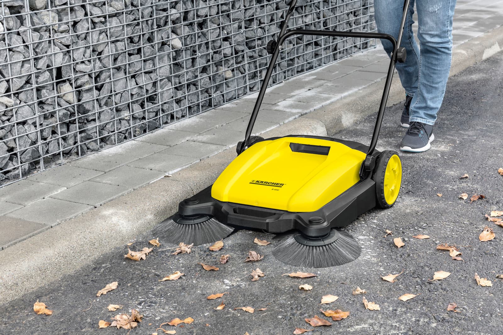 Side brush for wet conditions 2